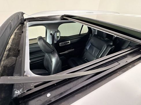 Used 2021 Ford Explorer Limited w/ Equipment Group 301A image 25