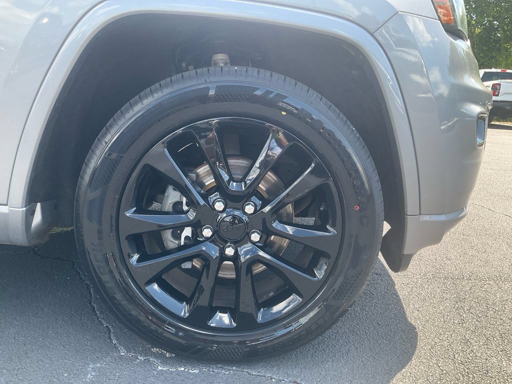 Used 2019 Jeep Grand Cherokee Altitude AWD/4WD image 10
