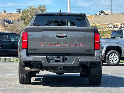 Used 2024 Toyota Tacoma TRD Sport w/ TRD Sport Premium Package AWD/4WD image 4