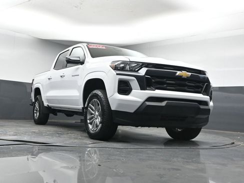 Used 2024 Chevrolet Colorado LT image 31