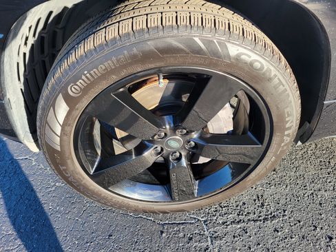 Used 2023 Land Rover Defender 130 X-Dynamic SE image 38