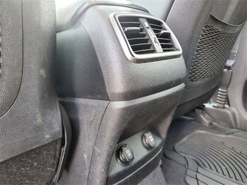 Used 2019 Kia Sorento LX image 28