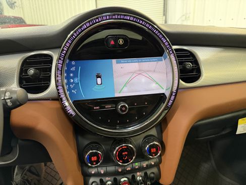 Used 2024 MINI Cooper 2-Door Hardtop w/ Signature Upholstery Package image 19