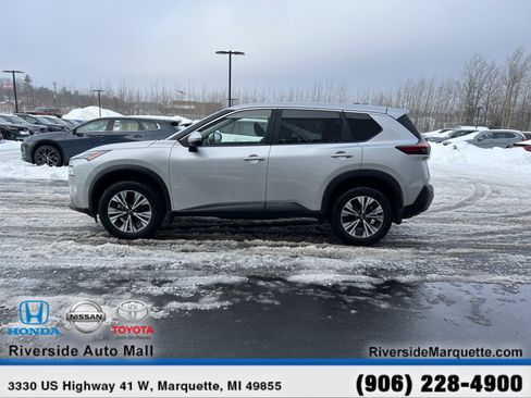 Used 2023 Nissan Rogue SV image 4