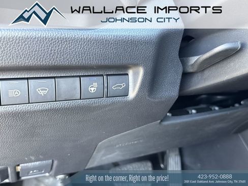 Used 2022 Toyota RAV4 XLE Premium image 34