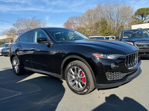 Used 2017 Maserati Levante image 5