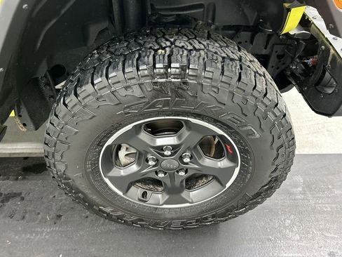 Used 2023 Jeep Gladiator Rubicon w/ LED Lighting Group image 8