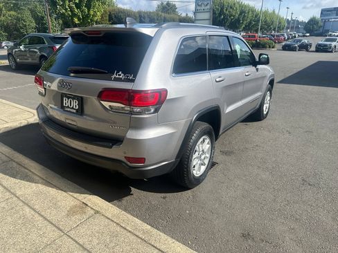 Used 2020 Jeep Grand Cherokee Laredo AWD/4WD image 5
