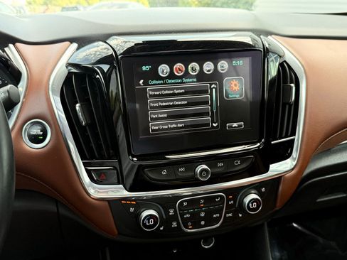 Used 2018 Chevrolet Traverse High Country AWD/4WD image 40