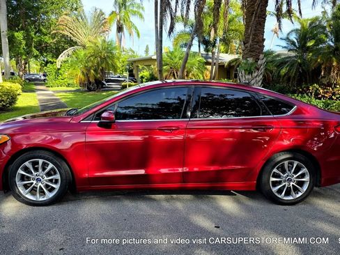 Used 2017 Ford Fusion SE image 5