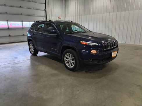 Used 2014 Jeep Cherokee Latitude w/ Comfort/Convenience Group AWD/4WD image 2