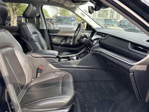 Used 2023 Jeep Grand Cherokee Limited AWD/4WD image 10