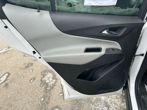 Used 2018 Chevrolet Equinox LS image 13