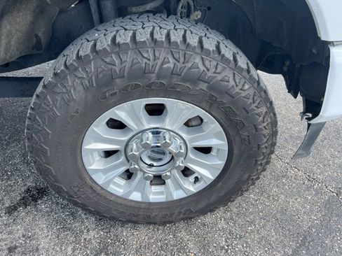 Used 2022 Ford F250 XLT w/ FX4 Off-Road Package image 21