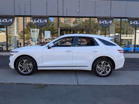 Used 2022 Genesis GV70 2.5T w/ Advanced Package image 11