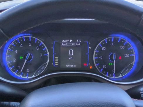 Used 2018 Chrysler Pacifica Touring-L FWD image 26