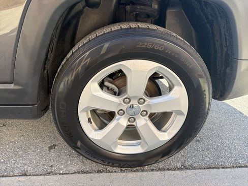 Used 2020 Jeep Compass Latitude w/ Cold Weather Group image 11