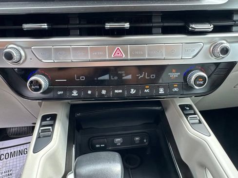 Used 2024 Kia Telluride S FWD image 27