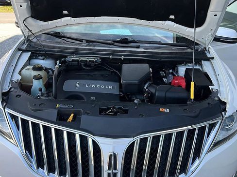 Used 2015 Lincoln MKX FWD w/ Equipment Group 102A image 9