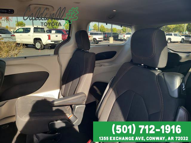 Used 2017 Chrysler Pacifica Touring Plus w/ Tire & Wheel Group FWD image 23