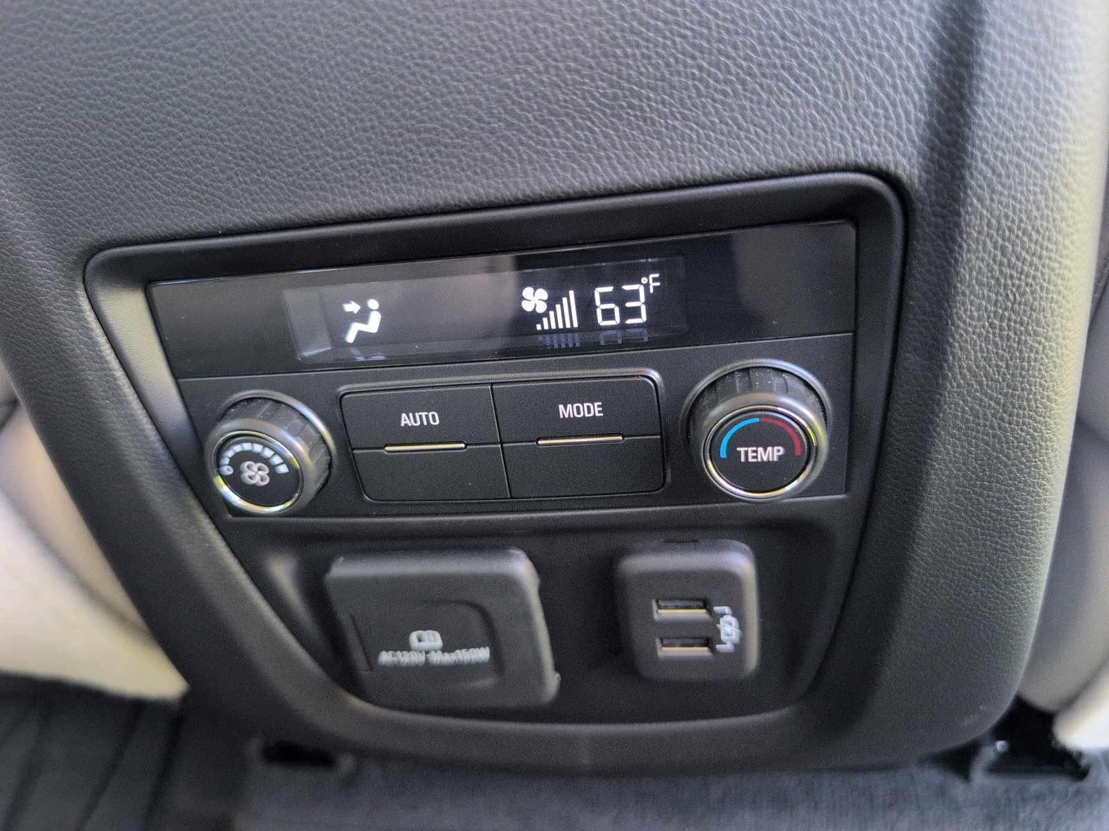 Used 2023 Buick Enclave Essence w/ Experience Buick Package FWD image 17