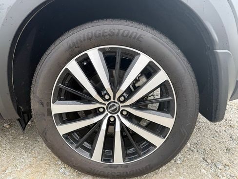 Used 2024 Nissan Pathfinder Platinum image 15