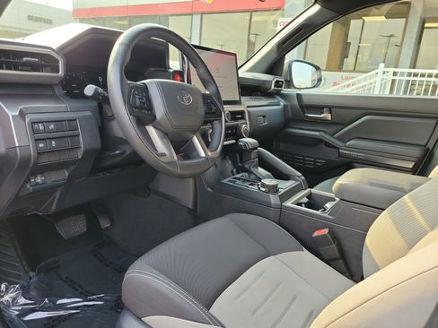 Used 2025 Toyota Tacoma TRD Off-Road AWD/4WD image 19