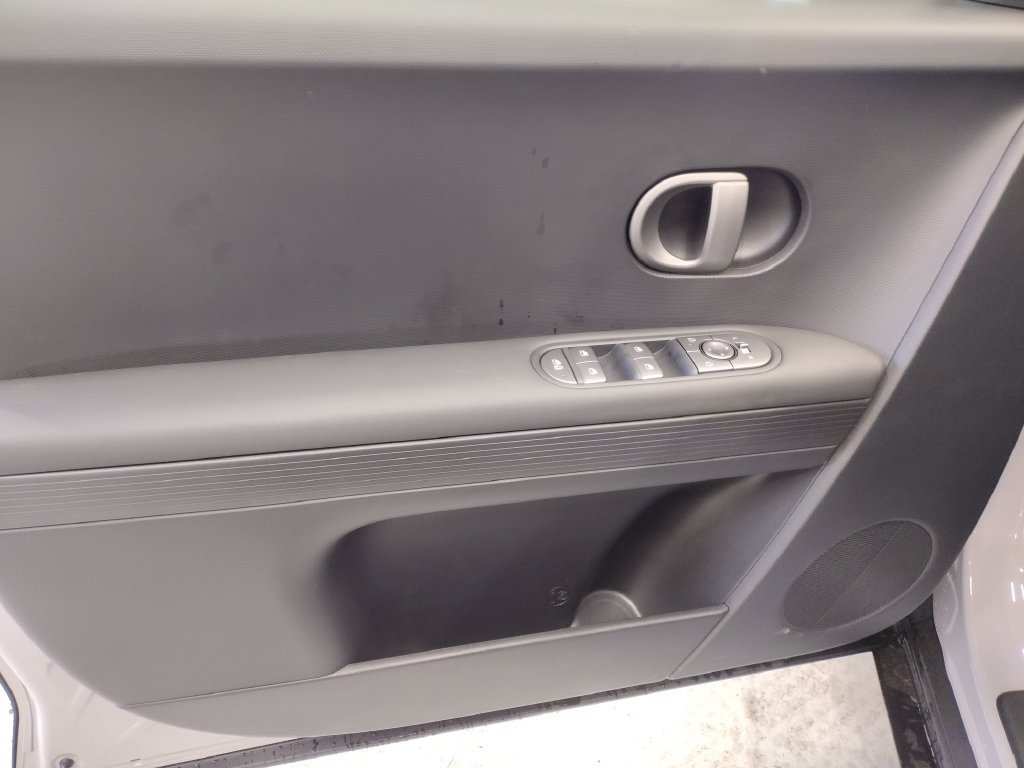 New 2027 Hyundai Ioniq 5 SE AWD/4WD image 17