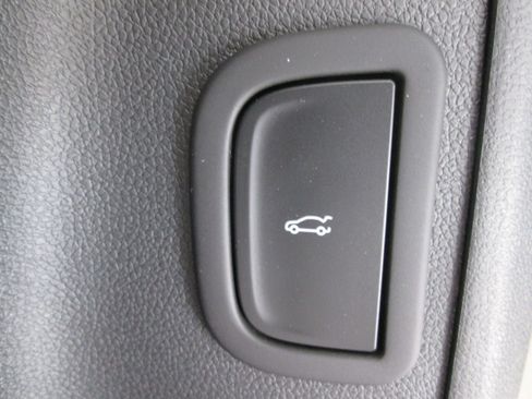 New 2025 GMC Acadia Elevation image 12