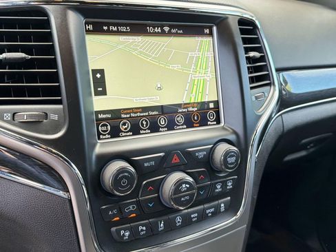 Used 2018 Jeep Grand Cherokee Trailhawk w/ Trailhawk Luxury Group image 24