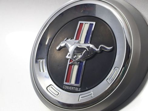 Used 2011 Ford Mustang Premium w/ 201A Rapid Spec Order Code RWD image 43