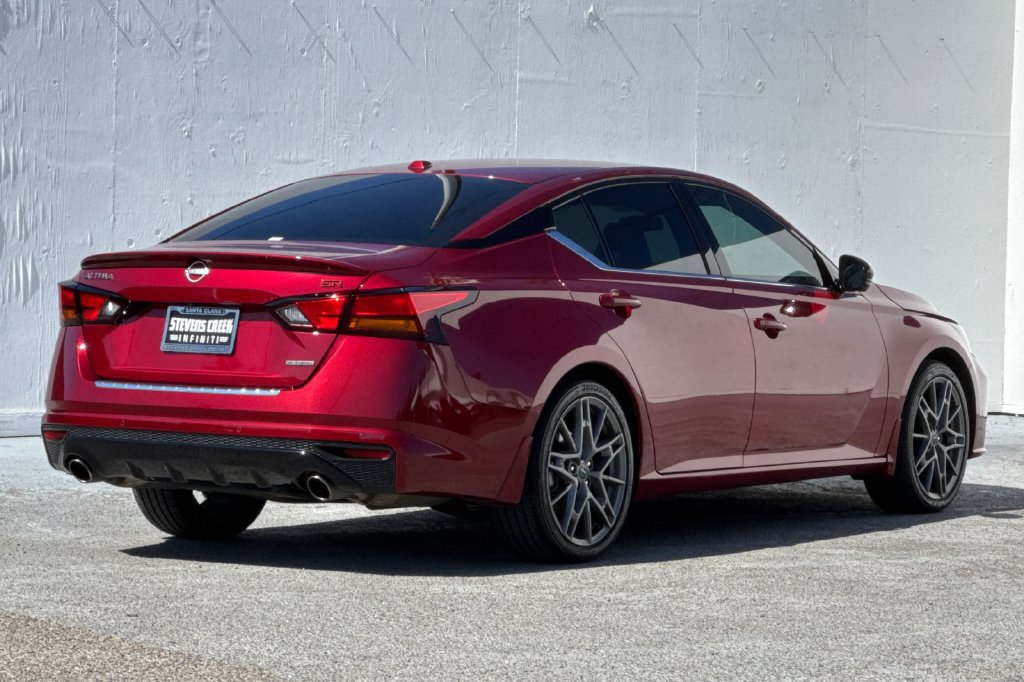Used 2023 Nissan Altima 2.0 SR FWD image 3