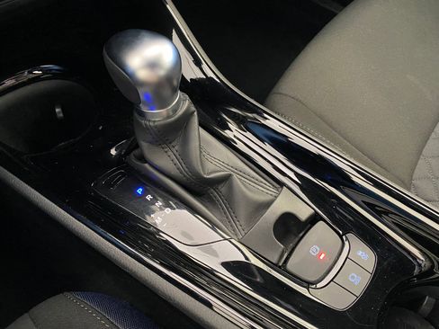 Used 2020 Toyota C-HR XLE image 18