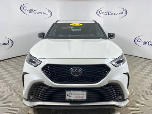 Used 2023 Toyota Highlander XSE AWD/4WD image 2