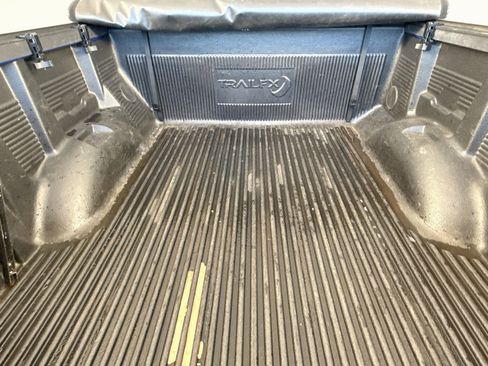 Used 2021 Chevrolet Colorado LT w/ Safety Package RWD image 27