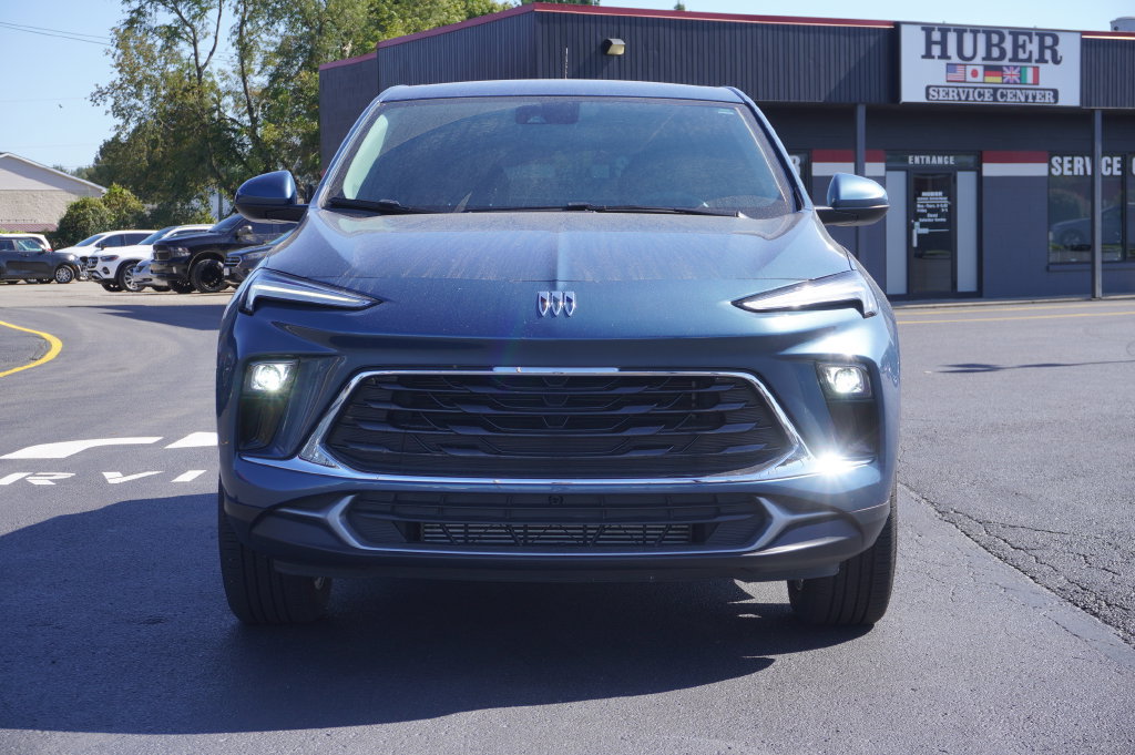 Used 2024 Buick Encore GX Preferred w/ Comfort Package AWD/4WD image 2