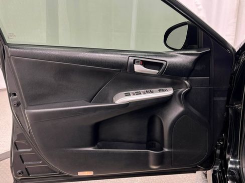 Used 2014 Toyota Camry SE image 13