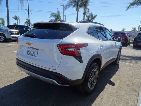 Used 2024 Chevrolet Trax LT w/ Driver Confidence Package image 4