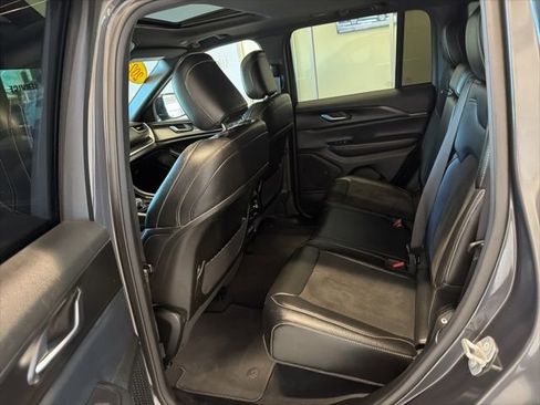 Used 2023 Jeep Grand Cherokee Altitude image 15