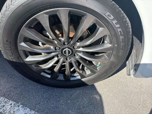 Used 2022 Nissan Armada Platinum image 4