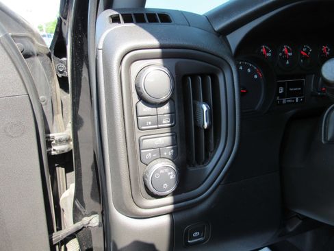 Used 2020 Chevrolet Silverado 1500 Custom w/ Custom Value Package AWD/4WD image 14