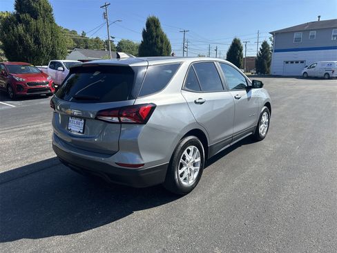 Used 2023 Chevrolet Equinox LS w/ LS Convenience Package image 8