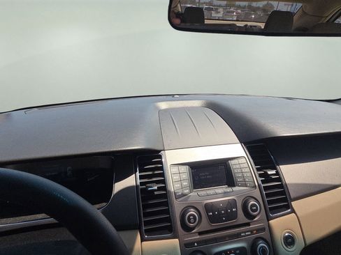 Used 2018 Ford Taurus SE image 9