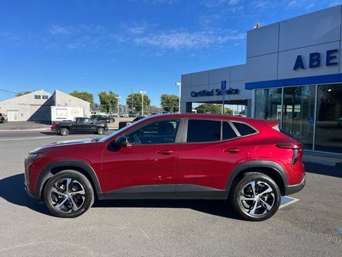 Used 2024 Chevrolet Trax RS w/ Driver Confidence Package FWD image 11