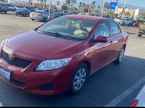 Used 2010 Toyota Corolla LE image 1