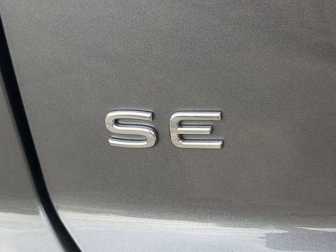 Certified 2024 Volkswagen Atlas Cross Sport SE FWD image 11