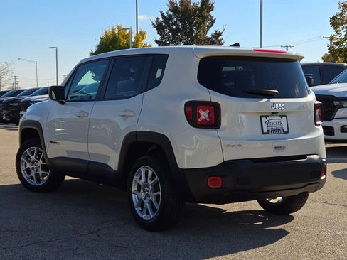 Used 2023 Jeep Renegade Latitude image 12