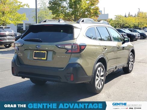 Used 2022 Subaru Outback Premium image 4