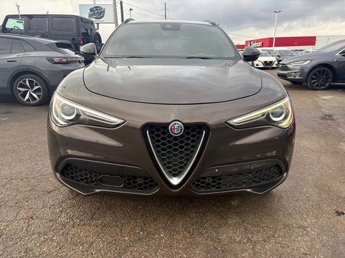 Used 2018 Alfa Romeo Stelvio Ti Sport image 2