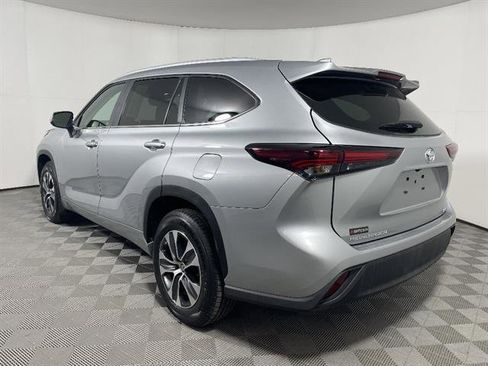 Certified 2025 Toyota Highlander XLE AWD/4WD image 5